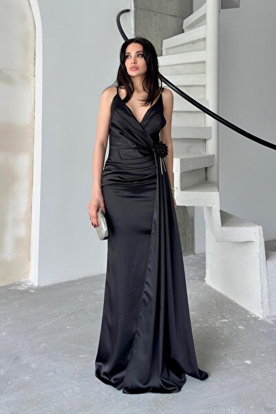 Serica Moda Μαύρο λεπτό λουράκι με λεπτομέρεια λουλουδιών βραδινό φόρεμα