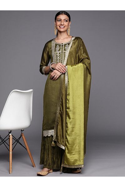 Libas By Styli طقم كورتا وشارارا بتفاصيل من الدانتيل الحريري مع دوباتا مزينة بالترتر