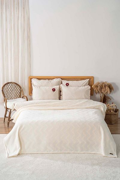 Rivaİstanbul Royal Jacquard Raschel Zig Zag Double Punch Bedspread