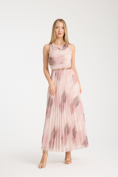 ŞEYDA ERTEM PUDRA ÜZERİ MOR VE PEMBE DESENLİ PLİSE ELBİSE