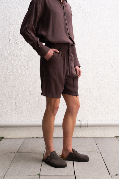 GIESTO DÖKÜMLÜ KEMER DETAYLI KAHVERENGİ ŞORT