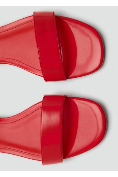 MANGO Woman Flache Lackleder-Sandalen