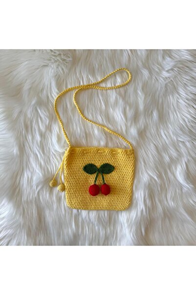 Home EL ÖRGÜSÜ AĞIZ KISMI BÜZGÜ DETAYLI KİRAZLI/PAPATYALI ÇAPRAZ ÇOCUK ÇANTASI