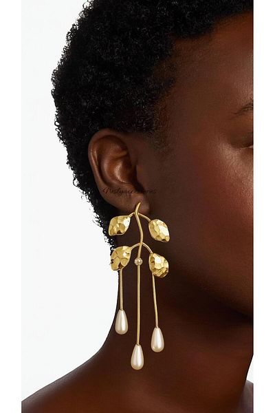 neslyaccessories Metal Leaf Dangle Pearls Earrings