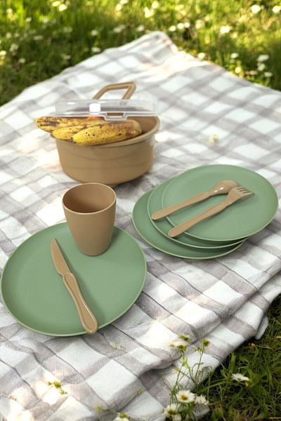 İronika Green Picnic Set for 6 People - 32 Pieces Plastic Dining and Breakfast Set