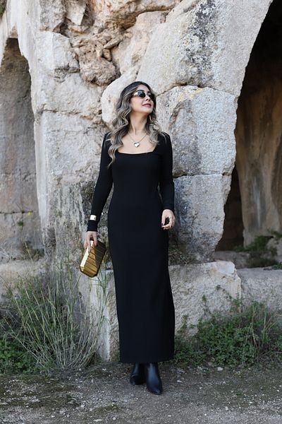 bytugcekaya Rochie neagră cu guler pătrat cu crestătură laterală