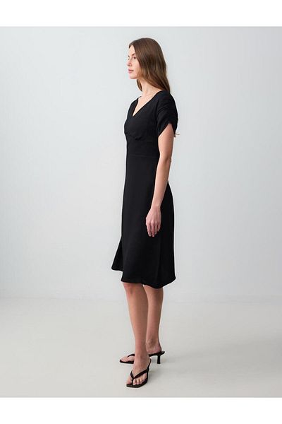Jimmy Key Black V-Neck Short Sleeve Midi Knitted Dress