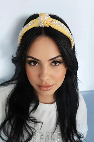 TAKIŞTIR تاج مزين باللؤلؤ الأصفر وعقدة