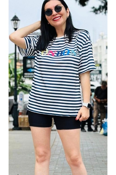 MODA Μοντέρνο μπλουζάκι με στάμπα με κείμενο London σε μαύρες ρίγες