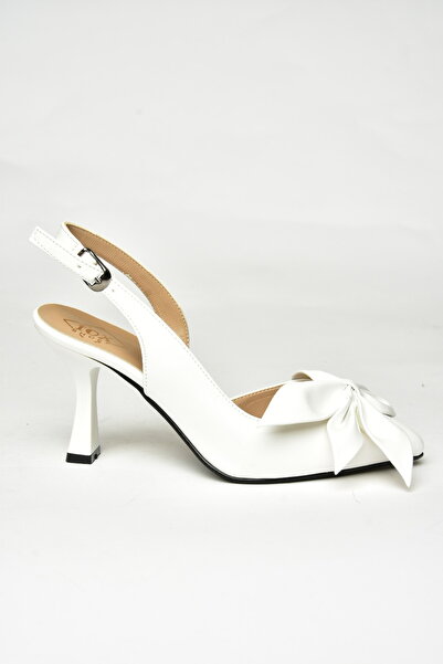 Fox Shoes Fehér női sarkú cipő K752092409