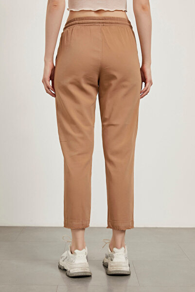Arma Life Жіночі штани з натуральної тканини, зручні, базові, кавового кольору з морквою
