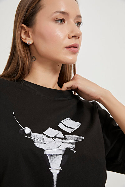 Arma Life Γυναικείο φαρδύ μαύρο μπλουζάκι με στάμπα με κύπελλο