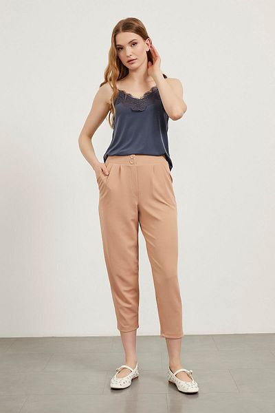 Arma Life Women's Skinny Leg Pocket Stretchy Beige Carrot Pants