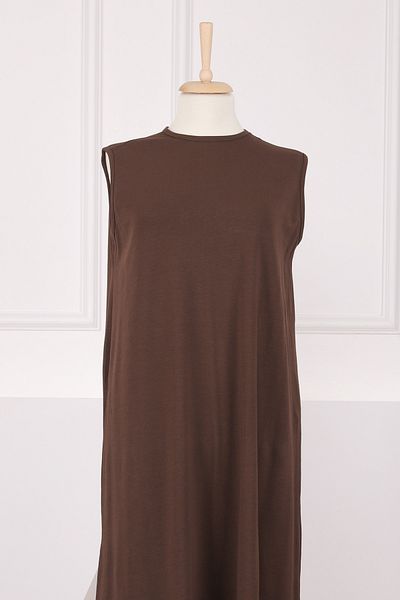 İmajButik Φόρεμα με εσωτερικό μανίκι με λαιμόκοψη σε καφέ χρώμα