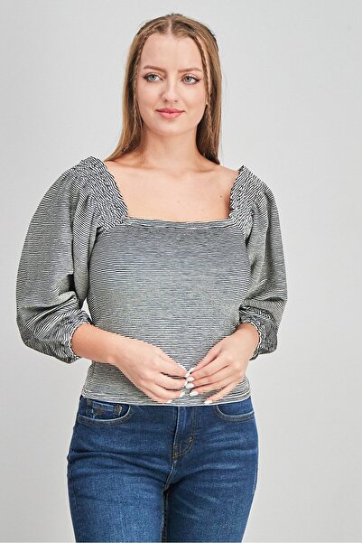 Uterqüe بلوزة نسائية مخططة بأكمام طويلة ورقبة مربعة، لون أسود