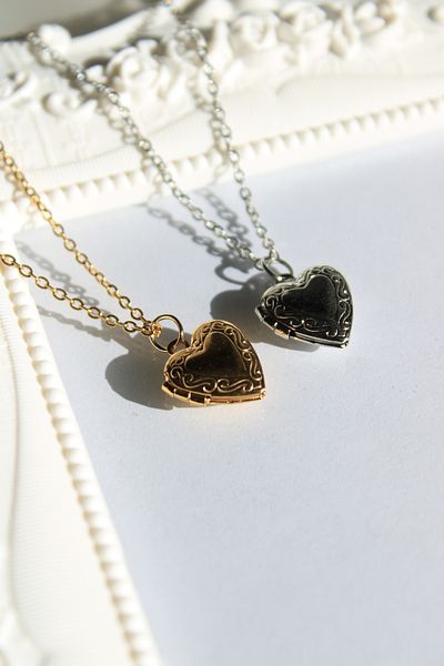 Harlofia Jewelry Minimal Openable Vintage Clamshell Heart Necklace