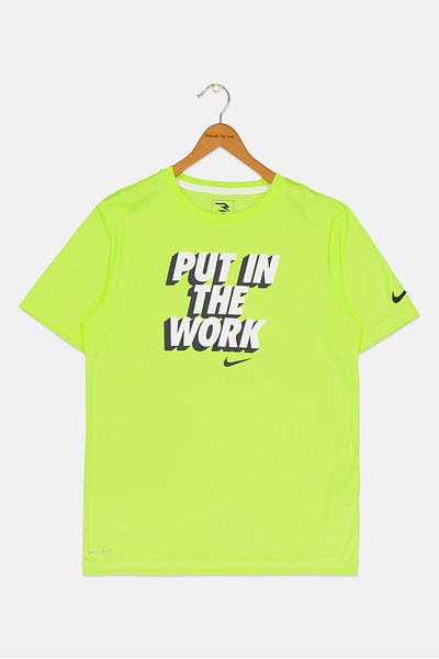 Nike 3Brand by Russell Wilson تي شيرت تدريب بأكمام قصيرة للأولاد الصغار، أخضر ليموني