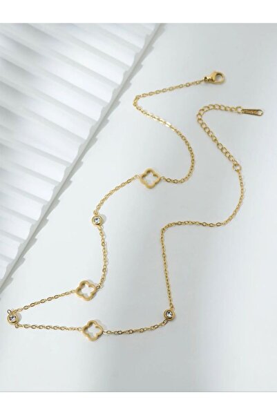 Choice قلادة ذهبية اللون من الفولاذ المقاوم للصدأ بسيطة من قطعة واحدة للنساء على شكل زهرة البرسيم وثلاث زهور وثلاثة ألماس