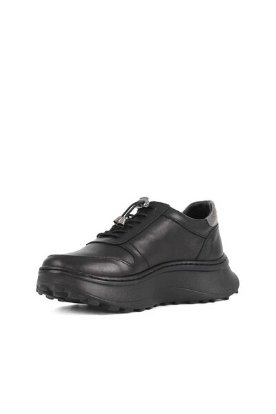 Celal Gültekin Kadın Siyah Bağcıklı Kalın Tabanlı Deri Sneaker