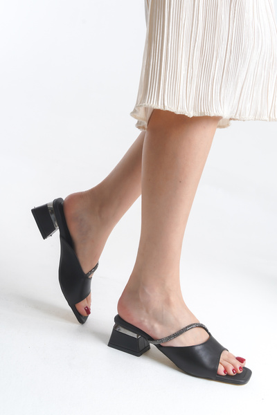 Limeo Жіночі вечірні капці-сандалі на низькому каблуці з каменем і золотими деталями на каблуці