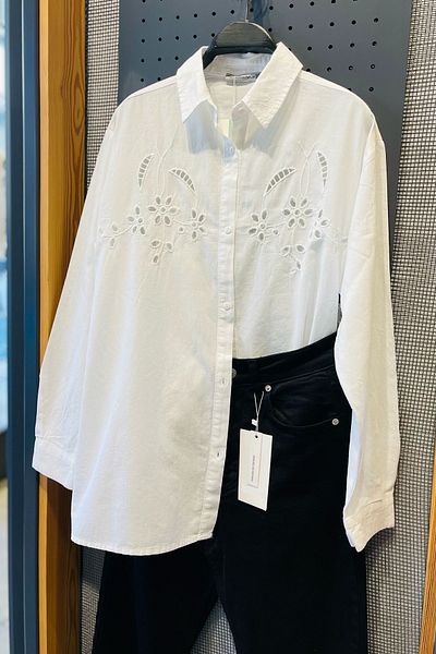 FEMELLE Women's White Scallop Embroidery 100% Cotton Shirt (Buy 1 Size Small)