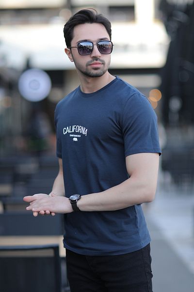 JB John Borners Tricou pentru bărbați cu decolteu California cu imprimeu prin injecție, albastru bleumarin - 2020-2