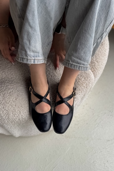 SHOEBELLAS Sarre Siyah Çapraz Biye Detaylı Kadın Babet