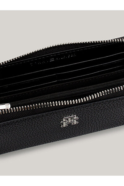 Tommy Hilfiger Women's Black Large Size Wallet