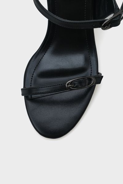 Capone Outfitters Stilvolle Damen-Hausschuhe mit Lucky Heels und doppeltem Band in Metallic-Optik