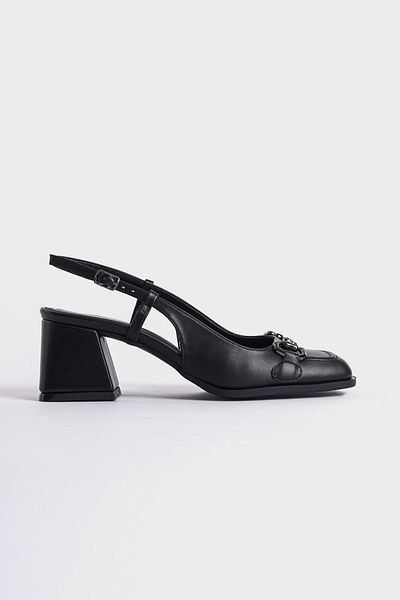 Capone Outfitters Offene Damenschuhe mit stumpfer Zehenpartie und dicker Schnalle mit Absatz