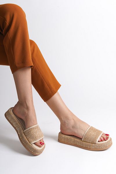 Capone Outfitters Dámské pantofle se slámou na klínovém podpatku s jedním páskem