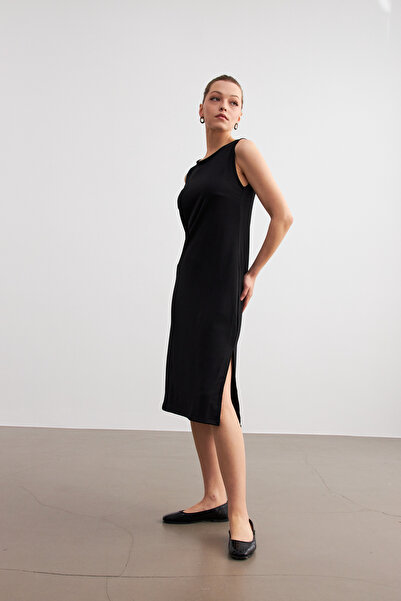 MODAGEN Rochie neagră, simplă, fără mâneci, lungime midi, cu fantă