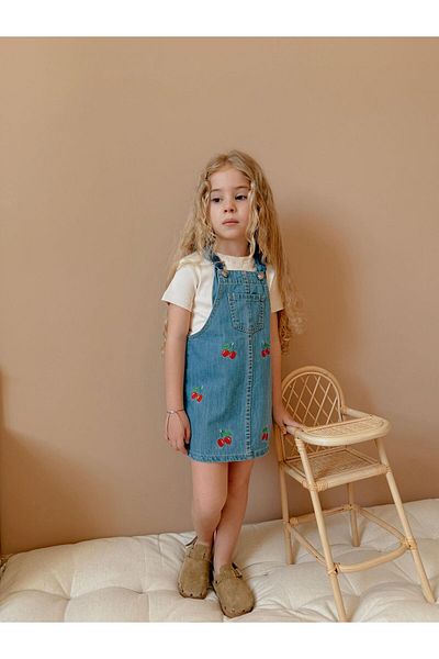 Jolly Kids Salopetă din denim albastru cu model brodat pentru fete