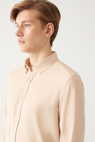 Avva Nerzfarbenes Tencel-Hemd mit Knopfkragen und bequemer Passform B002001