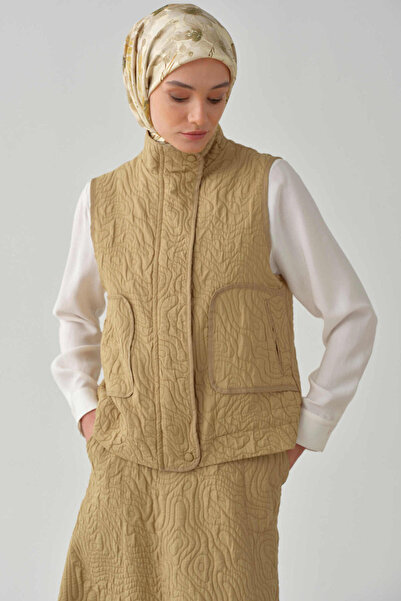 Tuğba Grogren Biyeli Kısa Kapitone Yelek - Camel