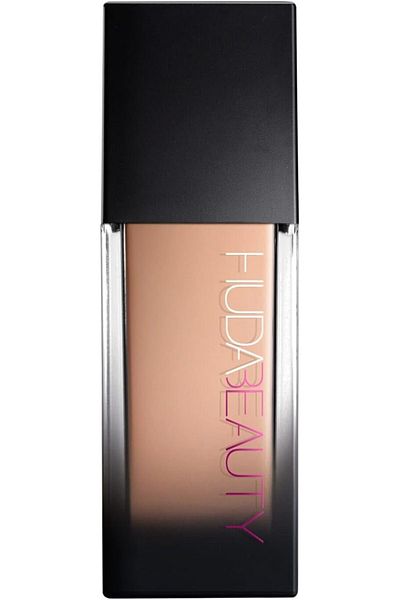 LEADING LINES Huda Beauty Easy Blur Foundation - Apple Pie 255B