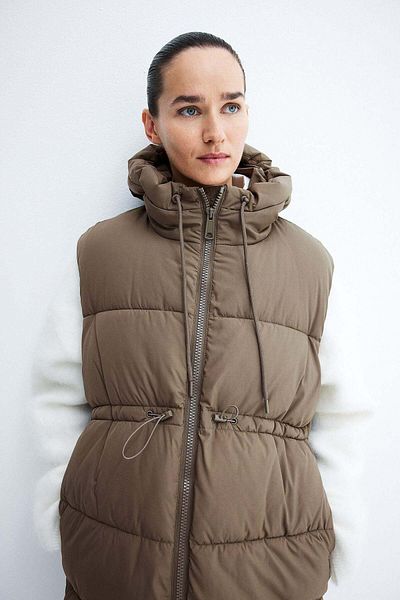 H&M MAMA Hooded puffer gilet