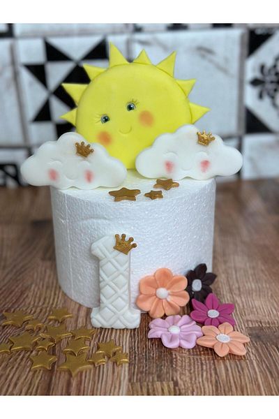 by şeyda palancı Smiley Sun and Clouds Cake Figurines from Sugar Dough