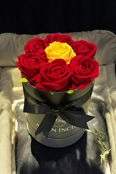 CAPSULE Solmayan Çiçek Buketi Kırmızı Sevgiliye Anneye Arkadaşa Hediye Doğum Günü Kutu Yapay Gül Sepeti Kız