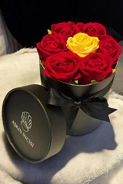 CAPSULE Solmayan Çiçek Buketi Kırmızı Sevgiliye Anneye Arkadaşa Hediye Doğum Günü Kutu Yapay Gül Sepeti Kız