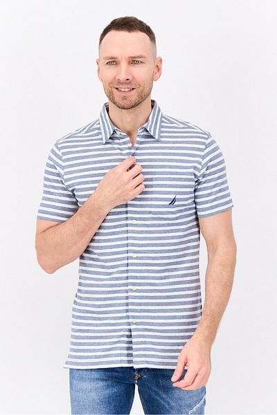 Nautica قميص رجالي كاجوال مخطط بأكمام قصيرة، بقصة عادية، أزرق فاتح/أبيض