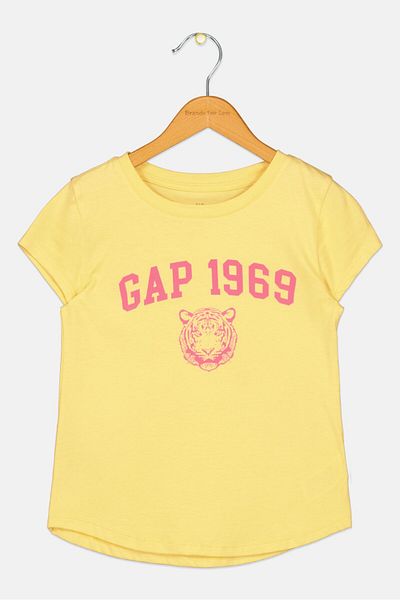 GAP بلوزة بشعار العلامة التجارية للبنات، لون خردل