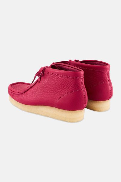 CLARKS Women Standard Wallabee Lace Up Ankle Boots, Berry Pink
