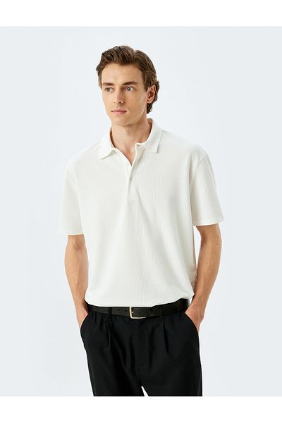 Koton Kurzärmliges, strukturiertes T-Shirt mit Polokragen aus Baumwolle mit normaler Passform