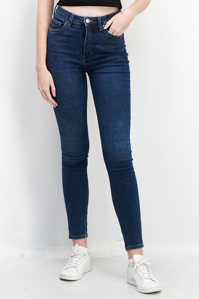 Monki Women Dark Washed Stretchable Denim Jeans, Medium Blue