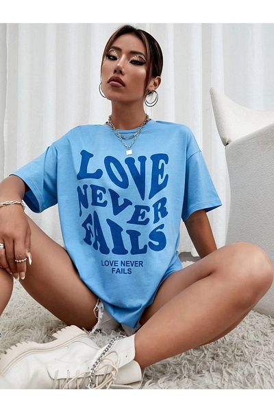 CLAYES Тениска с овърсайз принт в бебешко синьо - Love Neverfails