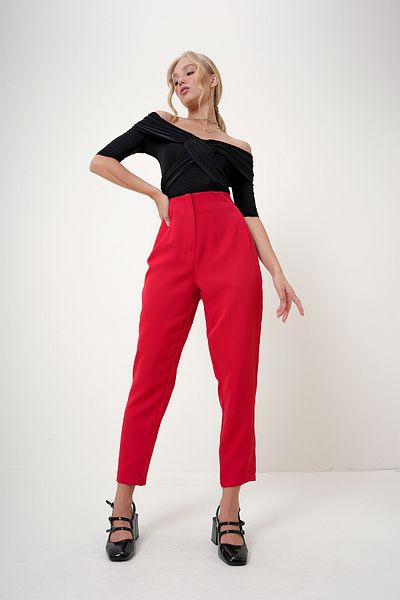 Trend Alaçatı Stili Rote, detaillierte, schmal geschnittene Stoffhose für Damen ALC-X12773