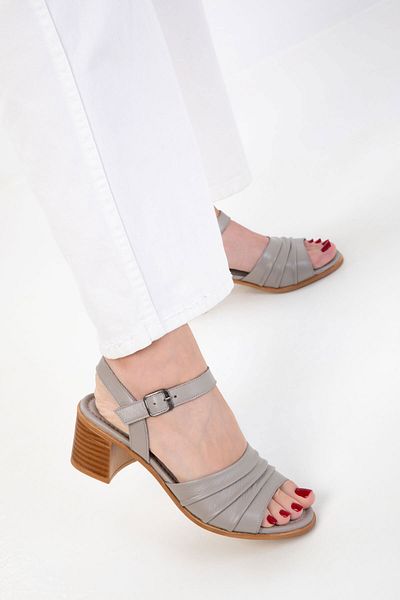 SOHO Graue Damen-Schuhe mit Absatz aus echtem Leder 20541