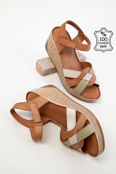 SOHO Hellbraune Damenschuhe aus echtem Leder mit Keilabsatz 20535