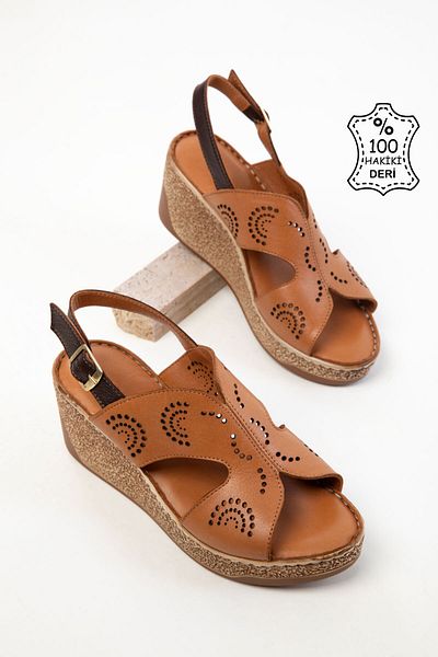 SOHO Hellbraune Damenschuhe aus echtem Leder mit Keilabsatz 20526